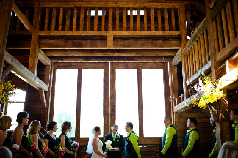Illustration for article titled This Is What A Seahawks-Themed Wedding Looks Like